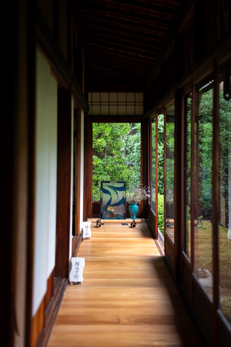 庭へ続く磨き込まれた廊下(雲龍院)